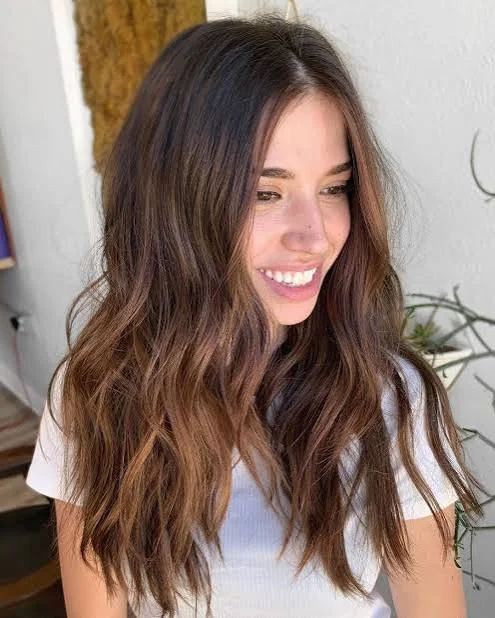 2A hair with lifted roots and lightweight styling for natural volume