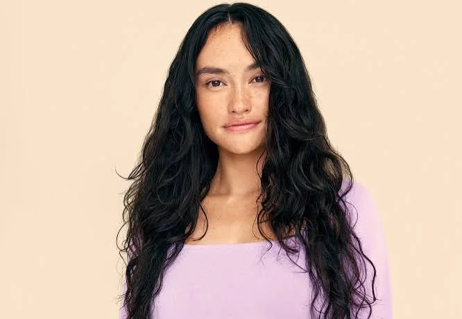 2A hair refreshed between wash days with soft natural waves and light styling