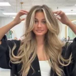 Hairstyles for long hair with long glossy waves and soft face framing for an elegant everyday look